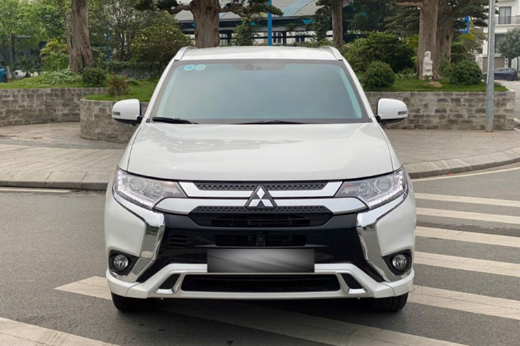 Mitsubishi Outlander dang 