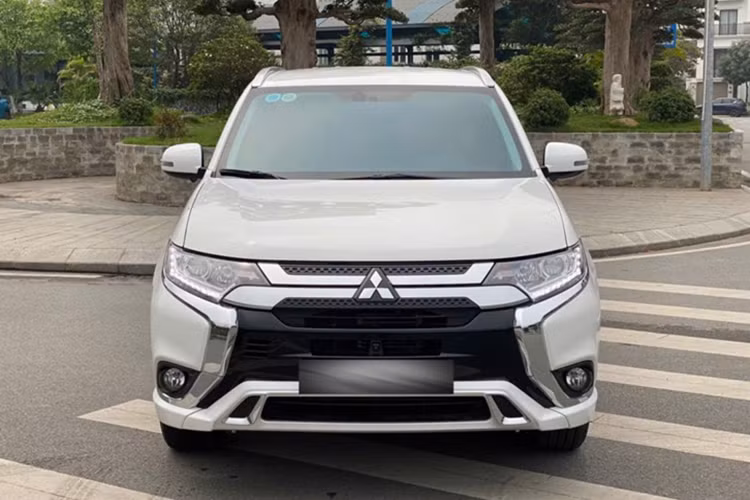 Mitsubishi Outlander dang 