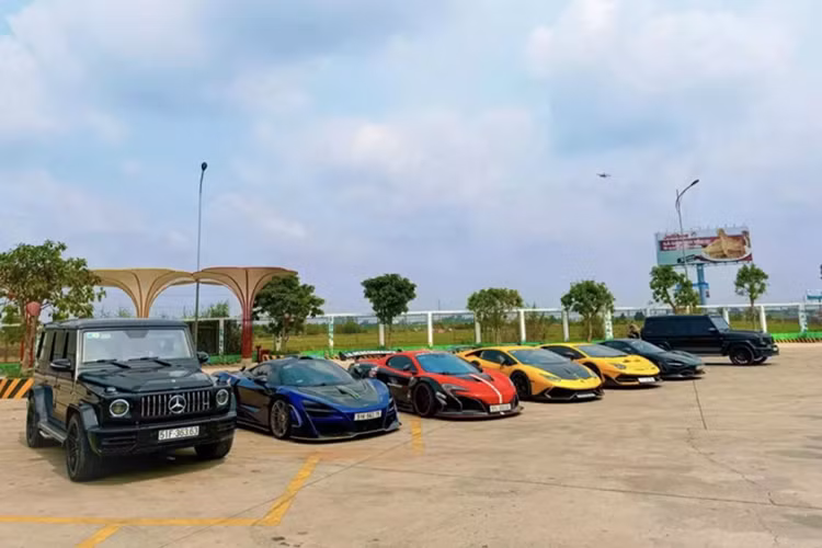 Dan xe bac ty cua cac dai gia Sai Gon don Tet At Ty