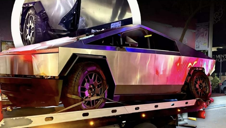 Tesla Cybertruck mua 2,6 ty, ban 