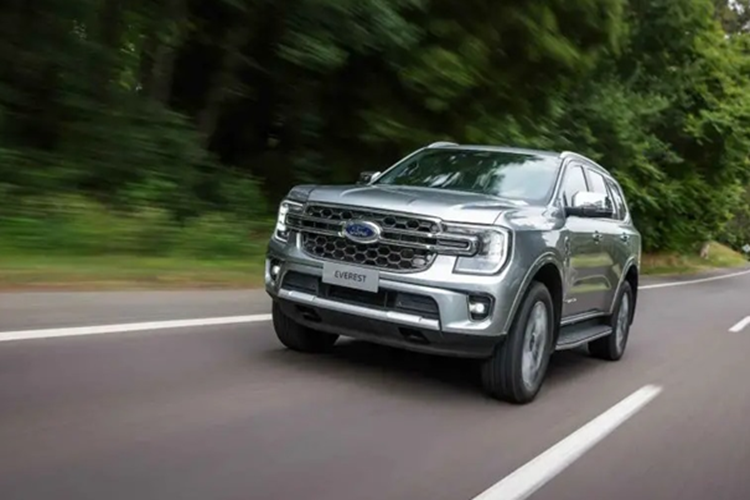 Ford Everest 2025 ra mắt với động cơ mạnh 300 mã lực Ford Everest 2025 ra mat voi dong co manh 300 ma luc