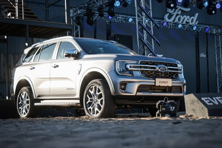 Ford Everest 2025 ra mắt với động cơ mạnh 300 mã lực - Hình 2 Ford Everest 2025 ra mat voi dong co manh 300 ma luc-Hinh-2