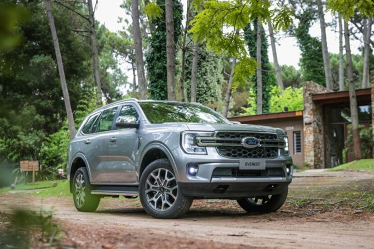 Ford Everest 2025 ra mắt với động cơ mạnh 300 mã lực - Hình 7 Ford Everest 2025 ra mat voi dong co manh 300 ma luc-Hinh-7