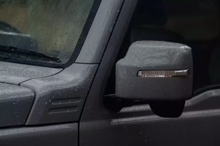 Suzuki Jimny độ 6 bánh "siêu ngầu", giá tới hơn 1,45 tỷ đồng - Hình 6 Suzuki Jimny do 6 banh
