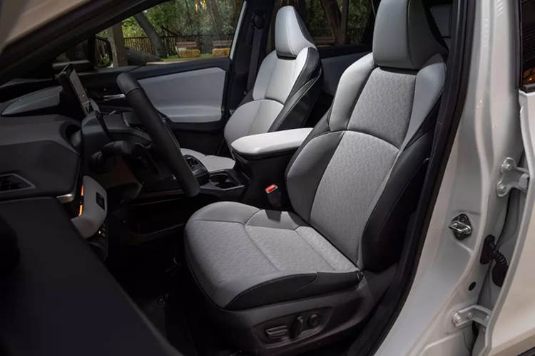 Can canh Subaru Solterra 2026 