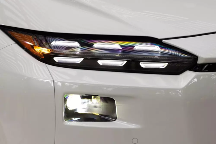 Can canh Subaru Solterra 2026 