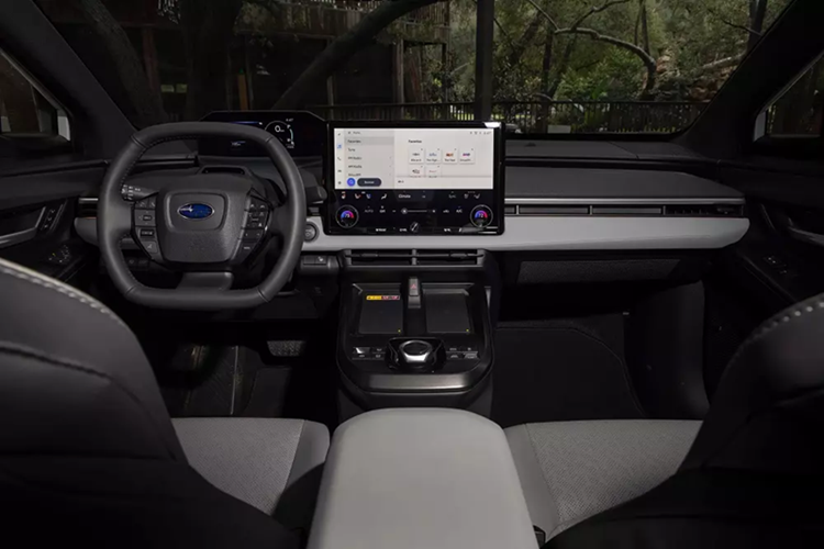 Can canh Subaru Solterra 2026 