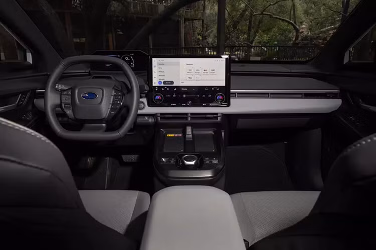 Can canh Subaru Solterra 2026 