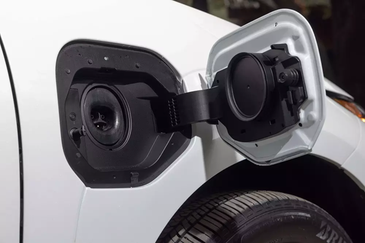 Can canh Subaru Solterra 2026 