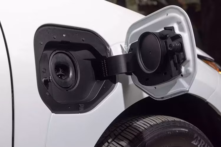 Can canh Subaru Solterra 2026 