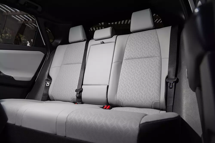 Can canh Subaru Solterra 2026 