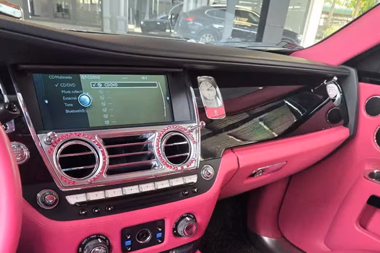 “Nu hoang noi y” Ngoc Trinh ban Rolls-Royce Ghost sieu sang bac ty-Hinh-7