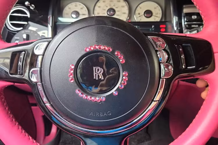 “Nu hoang noi y” Ngoc Trinh ban Rolls-Royce Ghost sieu sang bac ty-Hinh-6