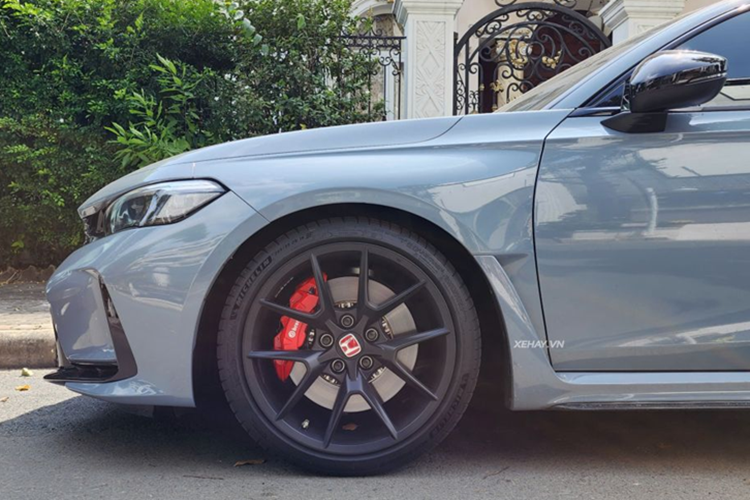 Honda Civic Type R của tay chơi Cường Đô La độ pô Mugen - Hình 3 Honda Civic Type R cua tay choi Cuong Do La do po Mugen-Hinh-3