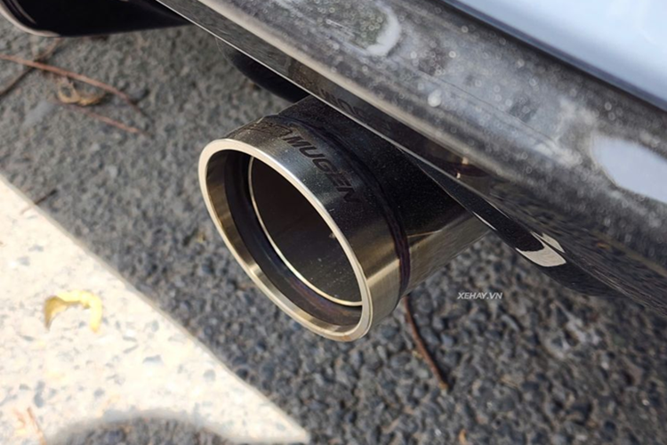 Honda Civic Type R của tay chơi Cường Đô La độ pô Mugen - Hình 5 Honda Civic Type R cua tay choi Cuong Do La do po Mugen-Hinh-5