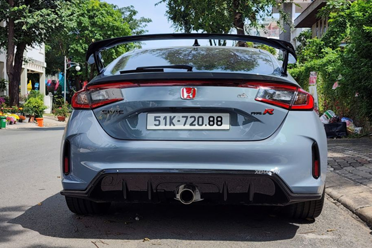 Honda Civic Type R của tay chơi Cường Đô La độ pô Mugen - Hình 6 Honda Civic Type R cua tay choi Cuong Do La do po Mugen-Hinh-6