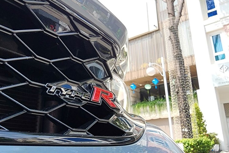 Honda Civic Type R của tay chơi Cường Đô La độ pô Mugen - Hình 2 Honda Civic Type R cua tay choi Cuong Do La do po Mugen-Hinh-2