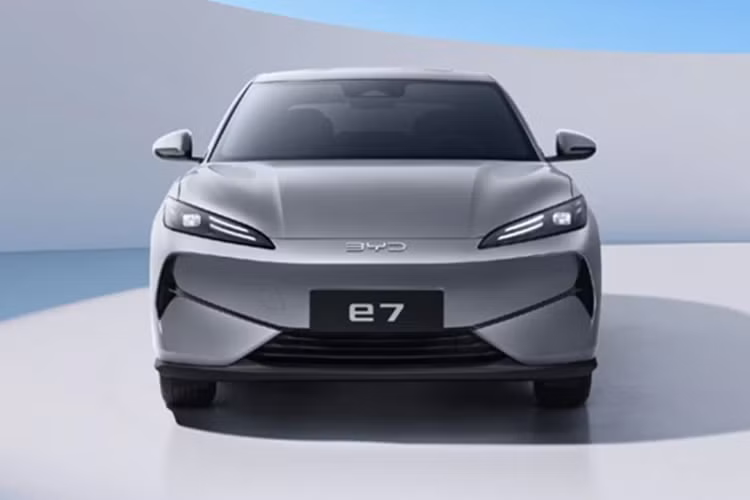 BYD e7 2025 - sedan dien gia re chuyen chay taxi cua BYD-Hinh-2