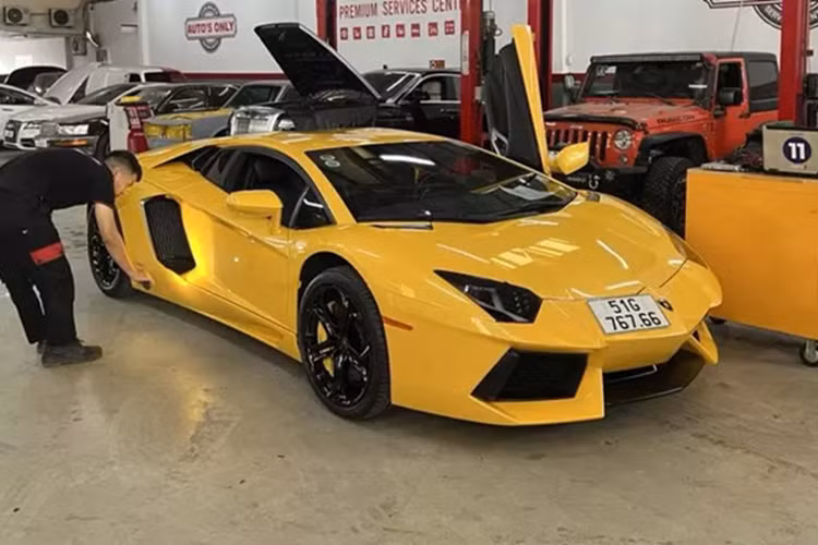 Lamborghini Aventador “keng” nhất Việt Nam về tay đại gia Sài thành - Hình 2 Lamborghini Aventador “keng” nhat Viet Nam ve tay dai gia Sai thanh-Hinh-2