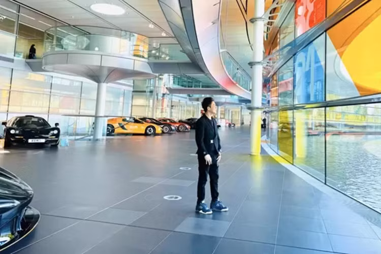 Minh Nhua sang Anh tham McLaren, cho Elva gan 200 ty lan banh