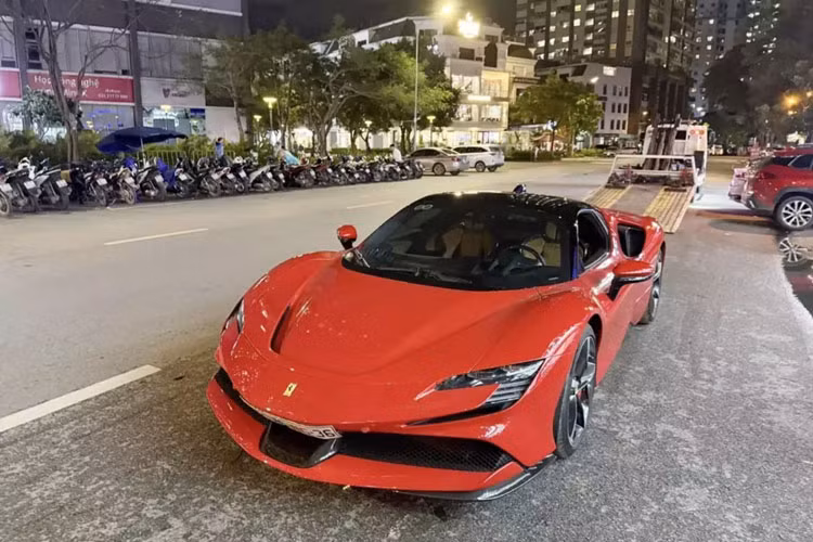Ferrari SF90 Stradale tung cua chong cu Le Quyen tiep tuc rao ban-Hinh-8