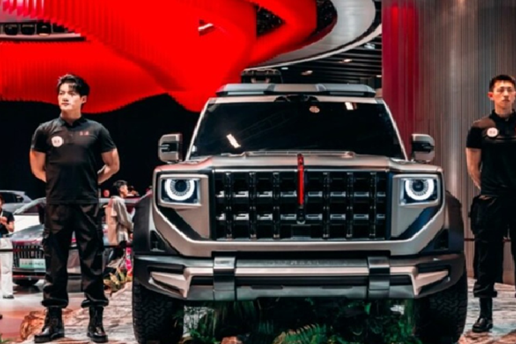 Hong Ky ra mat SUV dia hinh chay dien hang sang dau tien-Hinh-2