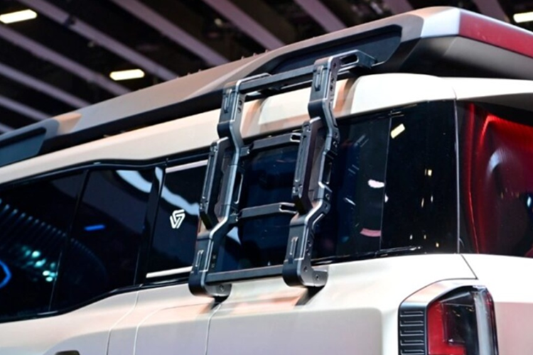 Hong Ky ra mat SUV dia hinh chay dien hang sang dau tien-Hinh-6