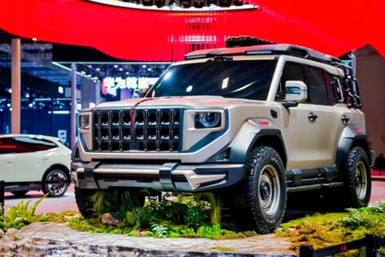 Hong Ky ra mat SUV dia hinh chay dien hang sang dau tien