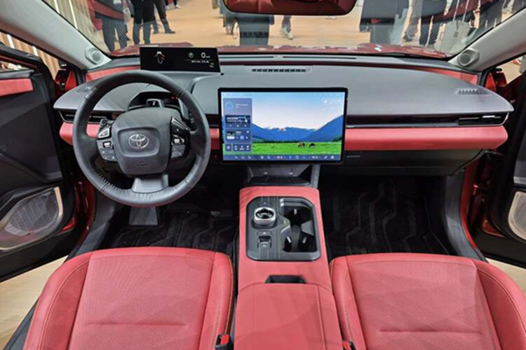 Toyota bZ5 ra mat - SUV lai Coupe chay dien tu 465 trieu dong-Hinh-3