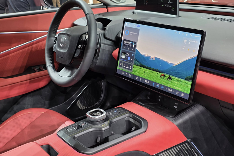 Toyota bZ5 ra mat - SUV lai Coupe chay dien tu 465 trieu dong-Hinh-5