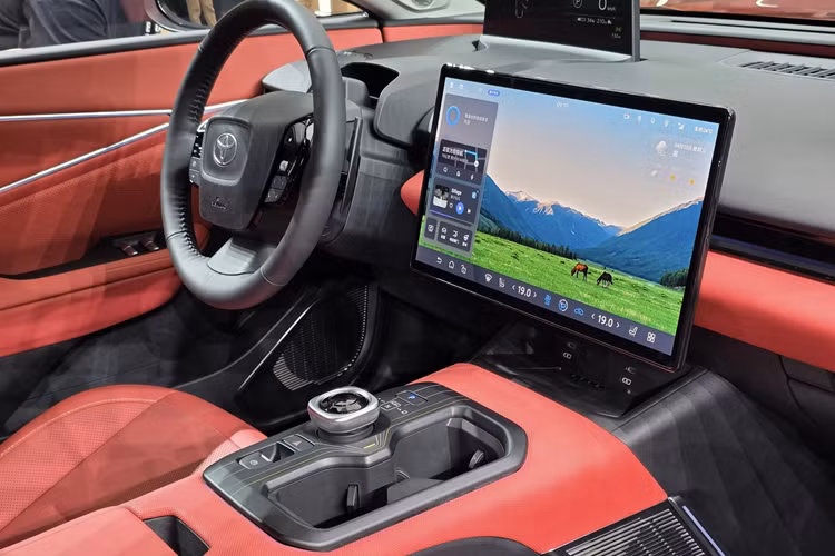 Toyota bZ5 ra mat - SUV lai Coupe chay dien tu 465 trieu dong-Hinh-5