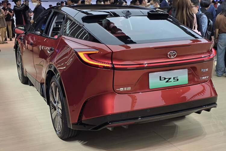 Toyota bZ5 ra mat - SUV lai Coupe chay dien tu 465 trieu dong-Hinh-7