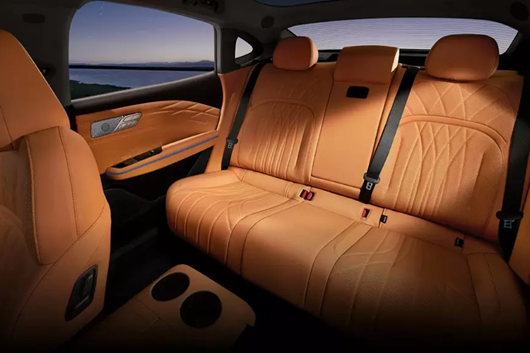 Geely ra mắt sedan Galaxy Starshine 8 mới, liệu có về Việt Nam? - Hình 9 Geely ra mat sedan Galaxy Starshine 8 moi, lieu co ve Viet Nam?-Hinh-9