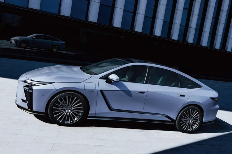 Lexus ES the he thu 8 them truyen dong hybrid va dong co dien