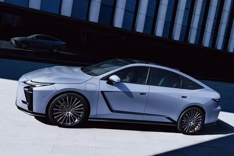 Lexus ES the he thu 8 them truyen dong hybrid va dong co dien