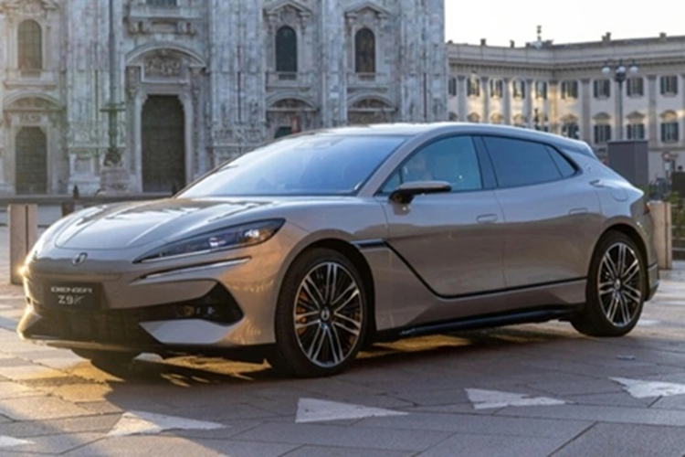 Sep BYD khoe - Denza Z9 GT “tot hon gap 10 lan” Mercedes, BMW-Hinh-2