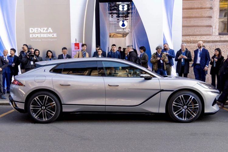 Sep BYD khoe - Denza Z9 GT “tot hon gap 10 lan” Mercedes, BMW-Hinh-8