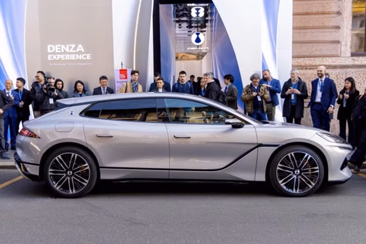 Sếp BYD khoe - Denza Z9 GT “tốt hơn gấp 10 lần” Mercedes, BMW - Hình 8 Sep BYD khoe - Denza Z9 GT “tot hon gap 10 lan” Mercedes, BMW-Hinh-8