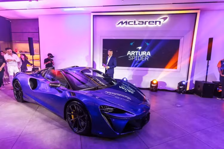 McLaren Artura Spider bac ty dau tien 