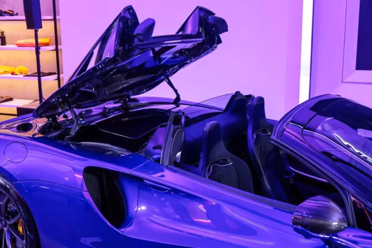 McLaren Artura Spider bac ty dau tien 