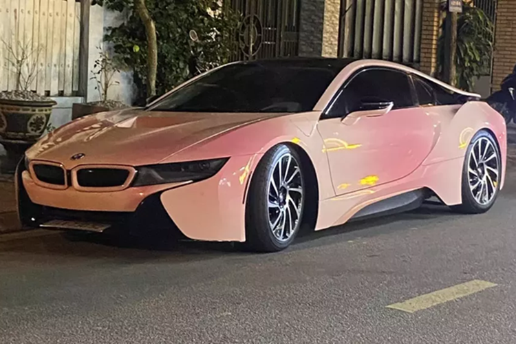 Sieu xe dinh dam Viet Nam mot thoi - BMW i8 