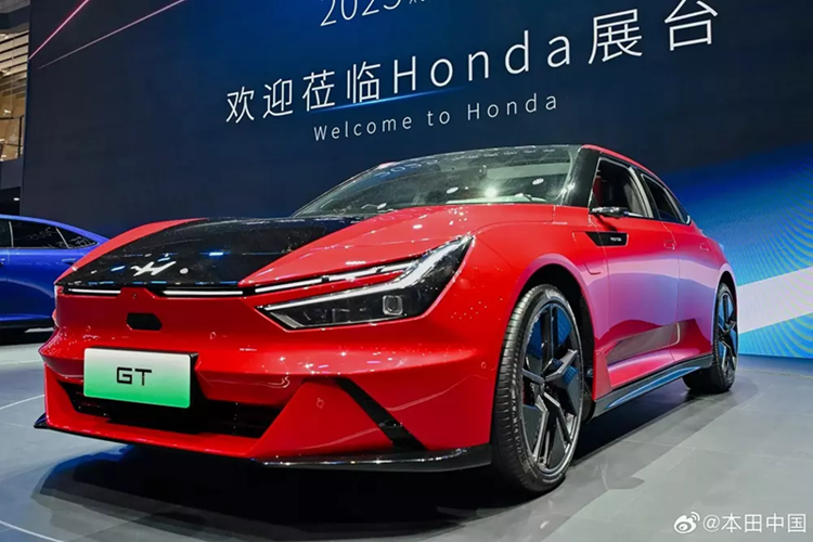 Tan thay Honda GT - oto dien moi voi noi that 6 man hinh-Hinh-3