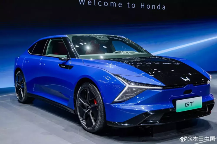 Tan thay Honda GT - oto dien moi voi noi that 6 man hinh