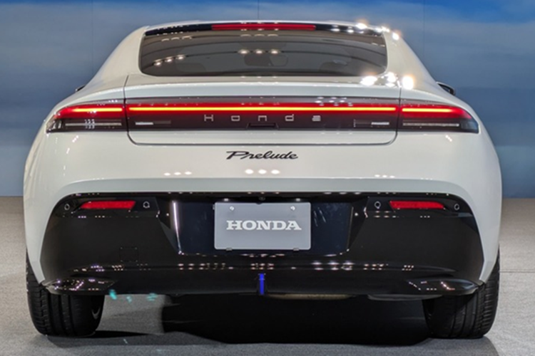 Về cảm giác lái, theo quan điểm của giới truyền thông Nhật Bản, nó không giống Civic Type R chút nào mà mềm mại hơn một chút. nhưng vẫn giữ được độ chắc chắn. So sánh hình ảnh thì thấy nó giống với Mazda Roadster hay MX-5. Mức giá xe Honda Prelude e:HEV S+ SHIFT dự kiến sẽ công bố vào cuối năm 2025.