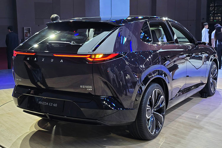 Tan thay Mazda EZ-60 2026 - SUV lai coupe ban hybrid thuan dien-Hinh-9