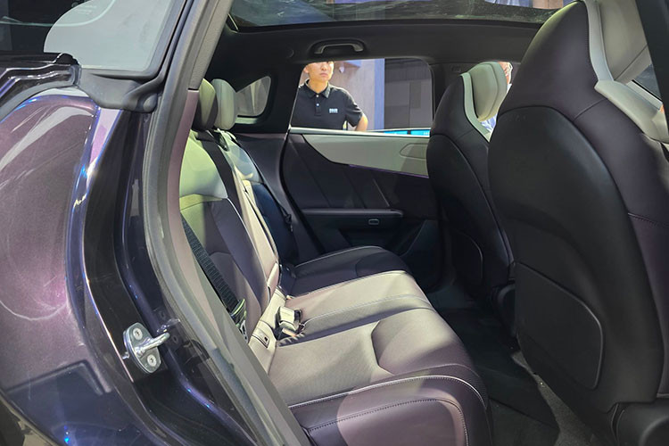 Tan thay Mazda EZ-60 2026 - SUV lai coupe ban hybrid thuan dien-Hinh-8