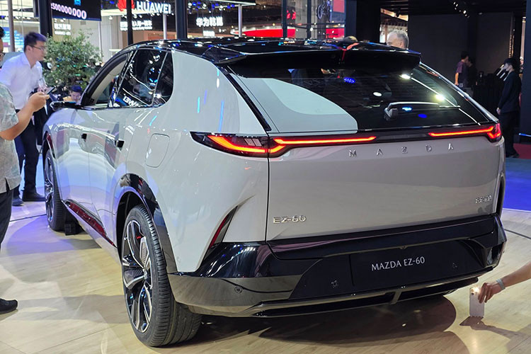 Tan thay Mazda EZ-60 2026 - SUV lai coupe ban hybrid thuan dien-Hinh-3