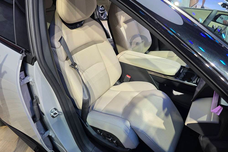 Tan thay Mazda EZ-60 2026 - SUV lai coupe ban hybrid thuan dien-Hinh-7