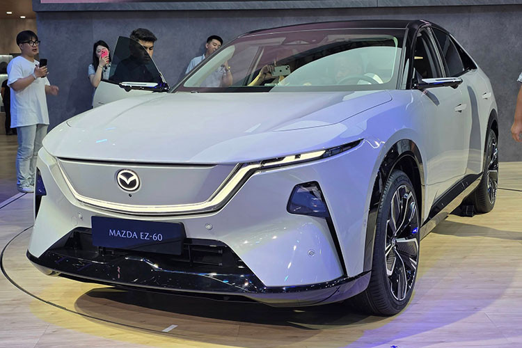 Tan thay Mazda EZ-60 2026 - SUV lai coupe ban hybrid thuan dien-Hinh-10