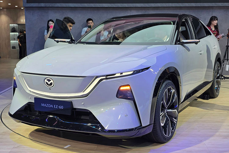 Tan thay Mazda EZ-60 2026 - SUV lai coupe ban hybrid thuan dien-Hinh-2